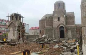 თურქულმა კომპანიამ ბათუმში ტაძრის გალავანი დაანგრია