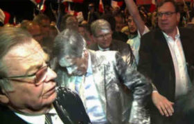 საფრანგეთის პრეზიდენტობის კანდიდატს სახეში ფქვილი შეაყარეს