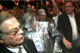 საფრანგეთის პრეზიდენტობის კანდიდატს სახეში ფქვილი შეაყარეს