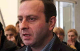 გუგავა: ივანიშვილი კონსტიტუციას თავზე ვერ გადაგვახევს