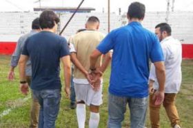 ბრაზილიაში ფეხბურთელი თამაშის დროს დააკავეს