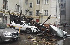 მოსკოვში ქარიშხალმა 11 ადამიანი იმსხვერპლა – სტიქიამ პრემიერ მედვედევის რეზიდენციაში ხეები მოგლიჯა