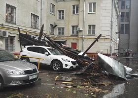 მოსკოვში ქარიშხალმა 11 ადამიანი იმსხვერპლა – სტიქიამ პრემიერ მედვედევის რეზიდენციაში ხეები მოგლიჯა