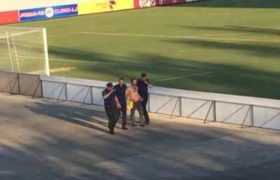 ქუთაისში ტორპედო–დინამოს მატჩზე შიშველი კაცი შევარდა