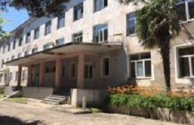 რუსთავის ბავშვთა საავადმყოფოს ფანჯრიდან სამ წლამდე ასაკის ბავშვი გადავარდა რუსთავის ბავშვთა საავადმყოფოს ფანჯრიდან სამ წლამდე ასაკის ბავშვი გადავარდა