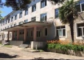 რუსთავის ბავშვთა საავადმყოფოს ფანჯრიდან სამ წლამდე ასაკის ბავშვი გადავარდა