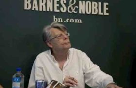 ტრამპმა ტვიტერზე სტივენ კინგი დაბლოკა - მწერალმა პრეზიდენტს ქათმის სკინტლი უწოდა