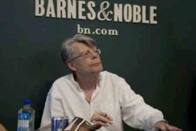 ტრამპმა ტვიტერზე სტივენ კინგი დაბლოკა - მწერალმა პრეზიდენტს ქათმის სკინტლი უწოდა