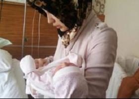 თურქეთში ახალგაზრდა დედა მშობიარობის შემდეგ დააკავეს