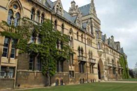 ბრიტანელი მეცნიერი და მულტიმილიონერი ძროხებმა მოკლეს