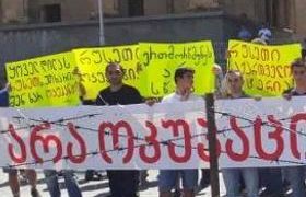   „რუსეთი კლავს“ - პარლამენტთან მცოცავ ოკუპაციას აპროტესტებენ