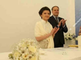 თეა წულუკიანი ჯვარს იწერს