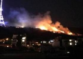 შსს: მთაწმინდაზე ხანძრის გავრცელების საშიშროება ამ ეტაპზე აღარ არსებობს 