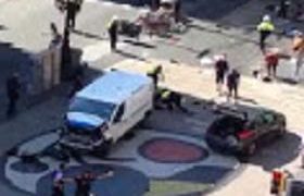 ბარსელონაში მანქანა პოლიციელებს დაეჯახა - 3 პოლიციელი დაშავდა