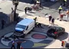 ბარსელონაში მანქანა პოლიციელებს დაეჯახა - 3 პოლიციელი დაშავდა