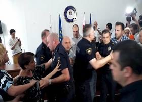 ნათელაშვილი სემეკიდან პოლიციამ ძალით გაიყვანა