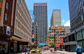 იოჰანესბურგის თეატრში მაყურებლებს სცენიდან ესროლეს