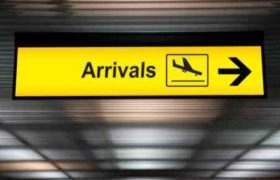 ისლანდიის საერთაშორისო აეროპორტის მოსაცდელ დარბაზში თავდამსხმელი ავტომობილით შეიჭრა