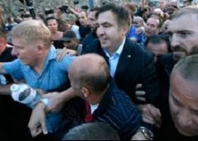 ''უკრაინაში, ჩერნივცის მახლობლად პოლიციამ მიხეილ სააკაშვილის კორტეჟი საგზაო წესების დარღვევისთვის გააჩერა, თუმცა ჯარიმა არ გამოუწერეს''