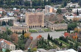 "ამცახარა" და რუსლან ლაკერბა აფხაზებისა და ქართველების ურთიერთობის სუფთა ფურცლიდან დაწყებას ითხოვენ
