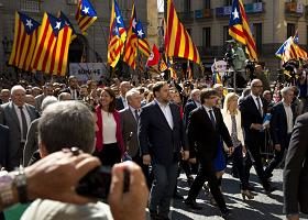 კრიზისი ესპანეთში: კატალონია დამოუკიდებლობის რეფერენდუმისთვის ემზადება - ესპანეთის მთავრობამ დახურა 1.300 სკოლაში გახსნილი საარჩევნო უბნები