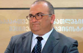 ჯეჯელავა - ”მკაცრად დაისჯება შუახევის სკოლის პედაგოგი, რომელსაც სკოლის მოსწავლეებთან ერთად სურათი „ქართული ოცნების“ დროშებით აქვს გადაღებული”