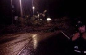 ქობულეთში მეწყერის ქვეშ მსუბუქი ავტომობილი მოჰყვა, რომელშიც ორი მცირეწლოვანი ბავშვი იმყოფებოდა