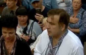 სააკაშვილი ივანო-ფრანკოვსკში მოსახლეობას ხვდება - ”19 სექტემბერს კიევში მივდივარ”