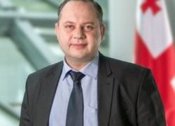 შარტავას ქუჩაზე დაჭრილი შსს-ს მაღალჩინოსანი ზურაბ ტაკიძე მე-7 სართულზე ცხოვრობს, მაგრამ მე-4 სართულზე იპოვეს