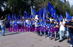 ზუგდიდში მოსწავლეებს "ქართული ოცნების" მაისურები ჩააცვეს - "წამოსვლა სკოლის დირექტორმა გვთხოვა"