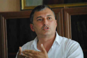 ფოთის საკრებულოს კომისიის თავმჯდომარე მაია ჩხარტიშვილმა „ოცნება“ დატოვა და ქალაქის მერს, ირაკლი კაკულიას, უჩივის