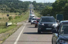 სააკაშვილის მხარდამჭერების 4 კილომეტრიანი კოლონა კრაკოვეცისკენ მიემართება სააკაშვილის მხარდამჭერების 4 კილომეტრიანი კოლონა კრაკოვეცისკენ მიემართება