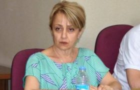 ფოთის საკრებულოს კომისიის თავმჯდომარე მაია ჩხარტიშვილმა „ოცნება“ დატოვა და ქალაქის მერს, ირაკლი კაკულიას, უჩივის