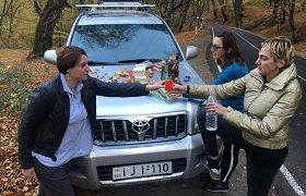 ელენე ხოშტარიამ მანქანის კაპოტზე ”ღირსეული წაგება” იზეიმა - ”ეგებ შემდეგზე 1 ხმით მეც მოვიგო”