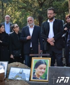 ლიკა ქავჟარაძე ვაკის სასაფლაოზე, დედის გვერდით დაკრძალეს