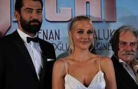 მერიემ უზერლის დეკოლტემ ფილმის პრემიერა დაჩრდილა