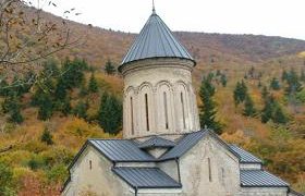თბილისიდან ექსკურსიაზე ჩასული მე-6 კლასელი გოგონები ყინწვისში, ტაძრის სანახავად არ შეუშვეს