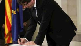 კარლეს პუჩდემონმა კატალონიის დამოუკიდებლობის დეკლარაციას ხელი მოაწერა