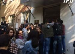 თბილისის 67-ე საჯარო სკოლასთან პოლიცია მივიდა