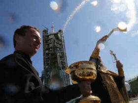 რუსული რაკეტის ჩამოვარდნაში ეპისკოპოსს ადანაშაულებენ, რომელმაც რაკეტა აკურთხა