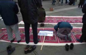 საფრანგეთში მუსლიმებს ქუჩაში ლოცვას აუკრძალავენ