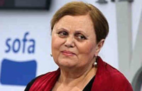 ნაირა გელაშვილმა უჩა ნანუაშვილს ჯილდო დაუბრუნა ნაირა გელაშვილმა უჩა ნანუაშვილს ჯილდო დაუბრუნა