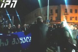 ოზურგეთში კოტე შარაშენიძის მხარდამჭერები მსვლელობას მართავენ, შეძახილებით ”არ დავუშვებთ გაყალბებას”