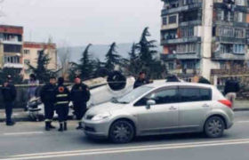 თემქაზე 2 მანქანა ერთმანეთს შეეჯახა - 3 ადამიანი დაშავდა