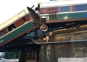 ვაშინგტონის შტატში მატარებელი რელსებიდან გადავარდა - არიან დაღუპულები