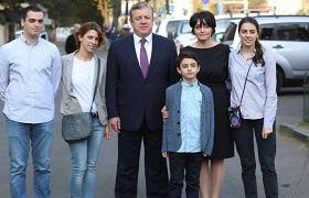 გიორგი კვირიკაშვილი: „საწოლები ისე გვედგა, ტყვია რომ შემოვარდნილიყო, ვინმეს არ მოხვედროდა“ გიორგი კვირიკაშვილი: „საწოლები ისე გვედგა, ტყვია რომ შემოვარდნილიყო, ვინმეს არ მოხვედროდა“