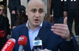 ნიკა მელია: „იქითკენ მიყავთ საქმე, მადლობა მაქვს გადასახდელი, რომ პრემიერმა კვირიკაშვილმა ცივი იარაღი არ გამოიყენა“