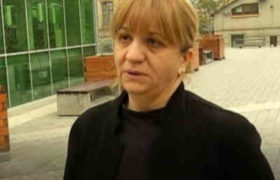 51-ე სკოლის დირექტორი მანანა თურქაძე პოლიციაში დაკითხვაზე მივიდა