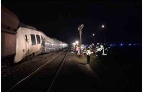 გერმანიაში სამგზავრო და სატვირთო მატარებლები ერთმანეთს შეეჯახნენ - დაშავდა 50 ადამიანი გერმანიაში სამგზავრო და სატვირთო მატარებლები ერთმანეთს შეეჯახნენ - დაშავდა 50 ადამიანი