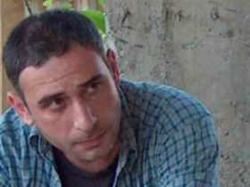 პოეტი ზვიად რატიანი პოლიციამ დააკავა და სცემა - „აუხირდნენ, ბიჭო, წითელი კურტკა რატომ გაცვიაო“